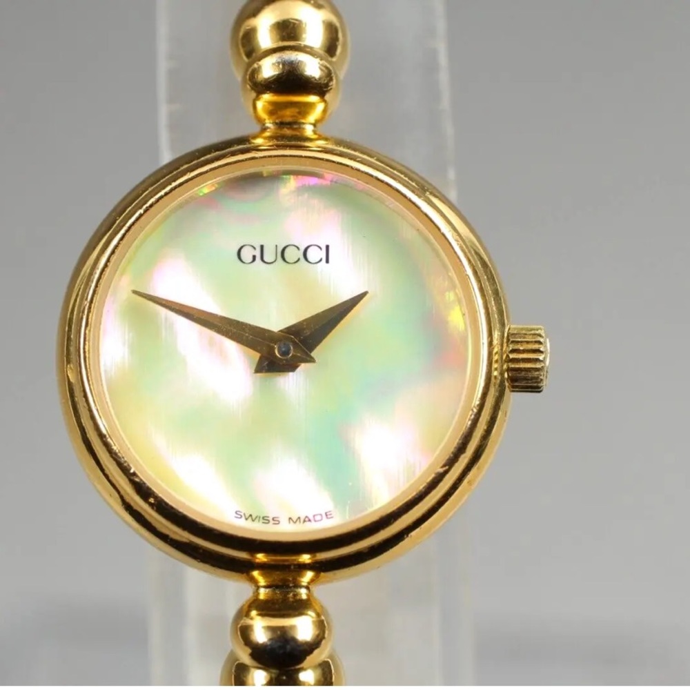 Gorgeous Gucci Pearl and Gold Watch - Picture 4 of 9
